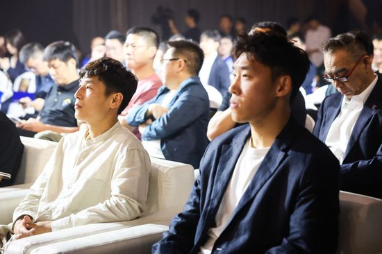 2025上海明日之星冠军杯抽签：上海队揭幕战迎曼城U16，武磊现身羡慕后辈
