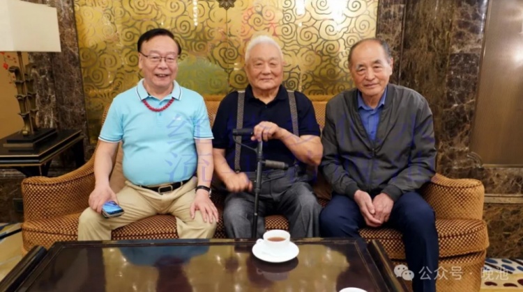 年维泗93寿宴:徐根宝携武磊等三弟子出席,石雪清忆引荐王健林内幕 年维泗93寿宴:徐根宝携武磊等三弟子出席,石雪清忆引荐王健林内幕